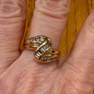 14 karat gold ladies diamond ring